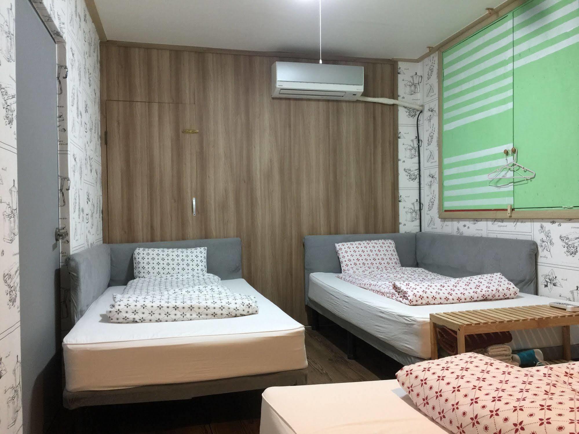 Backpackers In Jeju City Center Eksteriør bilde