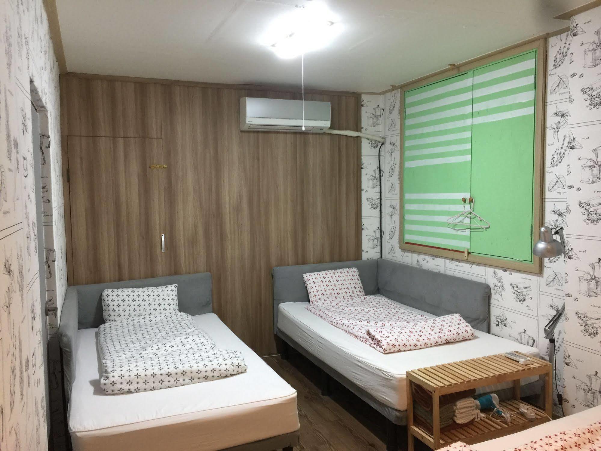 Backpackers In Jeju City Center Eksteriør bilde